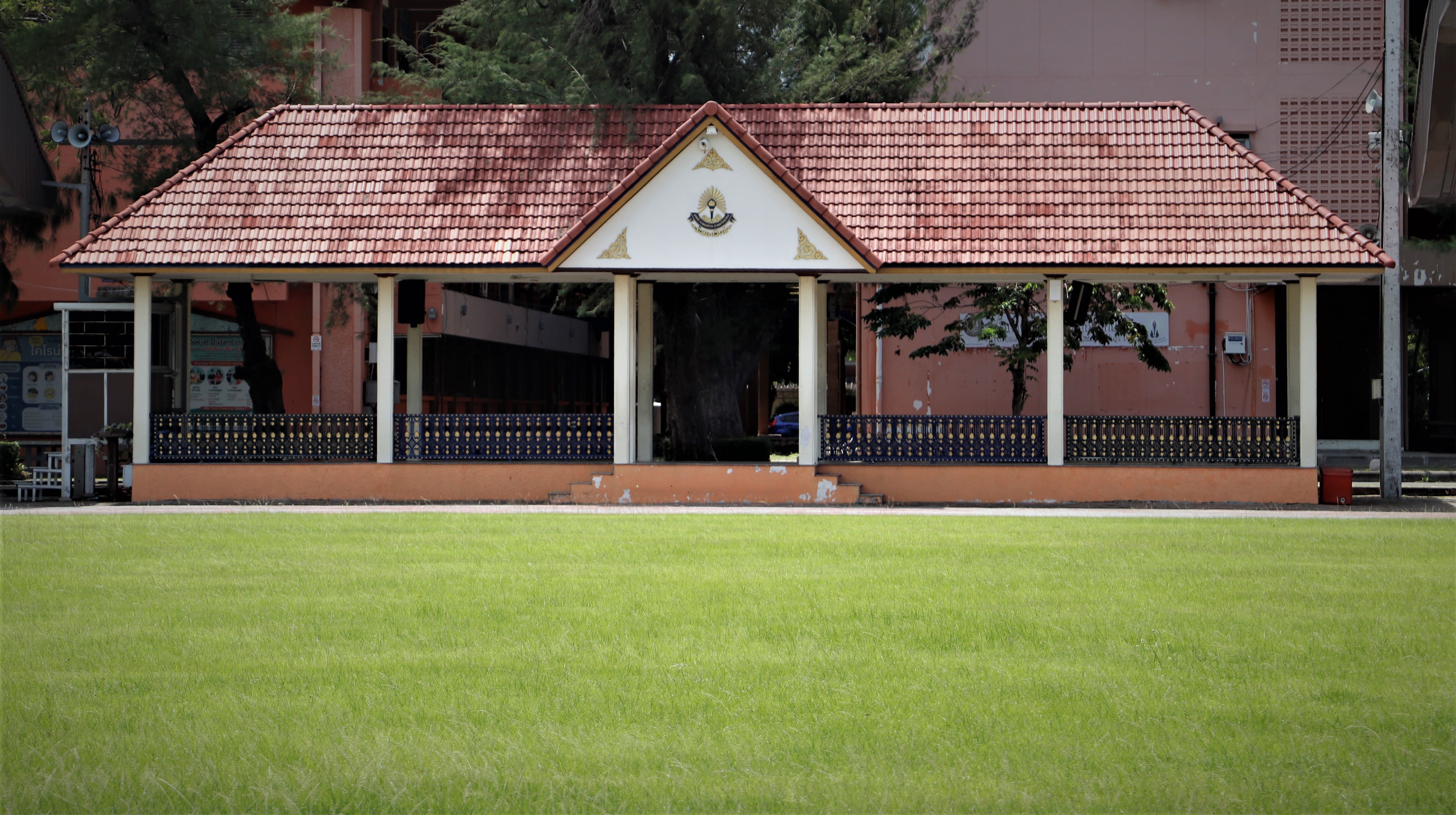 เรือนร้อยปี+สนามฟุตบอล