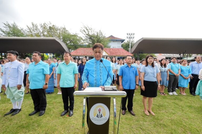 พิธีทำบุญตักบาตรและถวายพระพร สมเด็จพระนางเจ้าสิริกิติ์ พระบรมราชินีนาถ พระบรมราชชนนีพันปีหลวง เนื่องในโอกาสวันเฉลิมพระชนมพรรษา