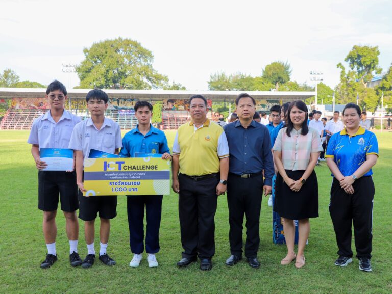 พิธีมอบเกียรติบัตร แก่นักเรียนที่ได้รับรางวัลจาก กิจกรรมการแข่งขันคอมพิวเตอร์ จากกลุ่มสาระการเรียนรู้วิทยาศาสตร์และเทคโนโลยี(เทคโนโลยี)