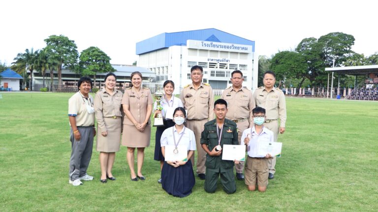 กลุ่มสาระการเรียนรู้สุขศึกษาและพลศึกษา โรงเรียนระยองวิทยาคม จัดพิธีมอบเกียรติบัตรและถ้วยรางวัล