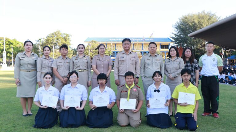 โรงเรียนระยองวิทยาคม จัดพิธีมอบเกียรติบัตร กิจกรรมพัฒนาผู้เรียน “ห้องเรียนสีขาว”