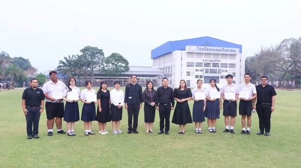 พิธีมอบเกียรติบัตรของกลุ่มสาระการเรียนรู้กิจกรรมพัฒนาผู้เรียน