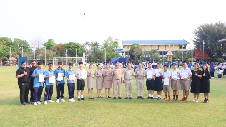 พิธีมอบเกียรติบัตรของโครงการห้องเรียนพิเศษ English Program