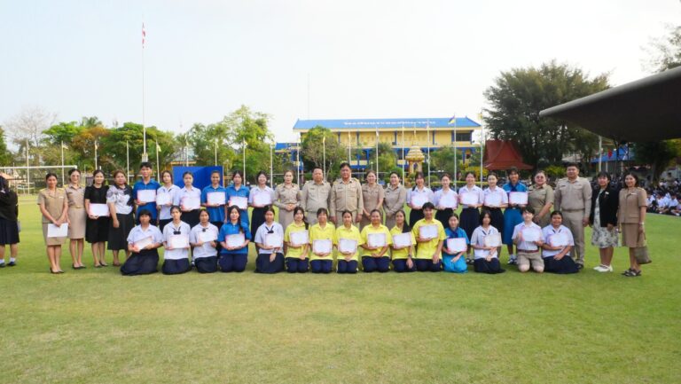 พิธีมอบเกียรติบัตรของกลุ่มกิจกรรมพัฒนาผู้เรียน